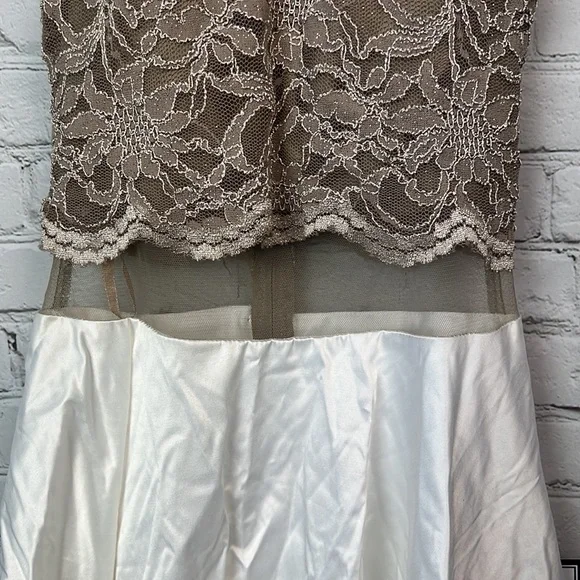 City Studio Lace Detail Sheer Waist Halter Dress Juniors Size 0 - Picture 4 of 8